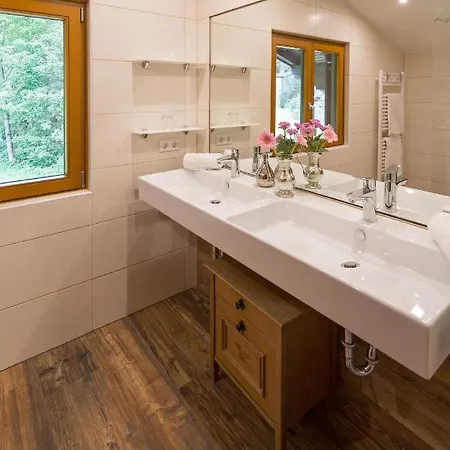 Hoellbacher Semesterbostad